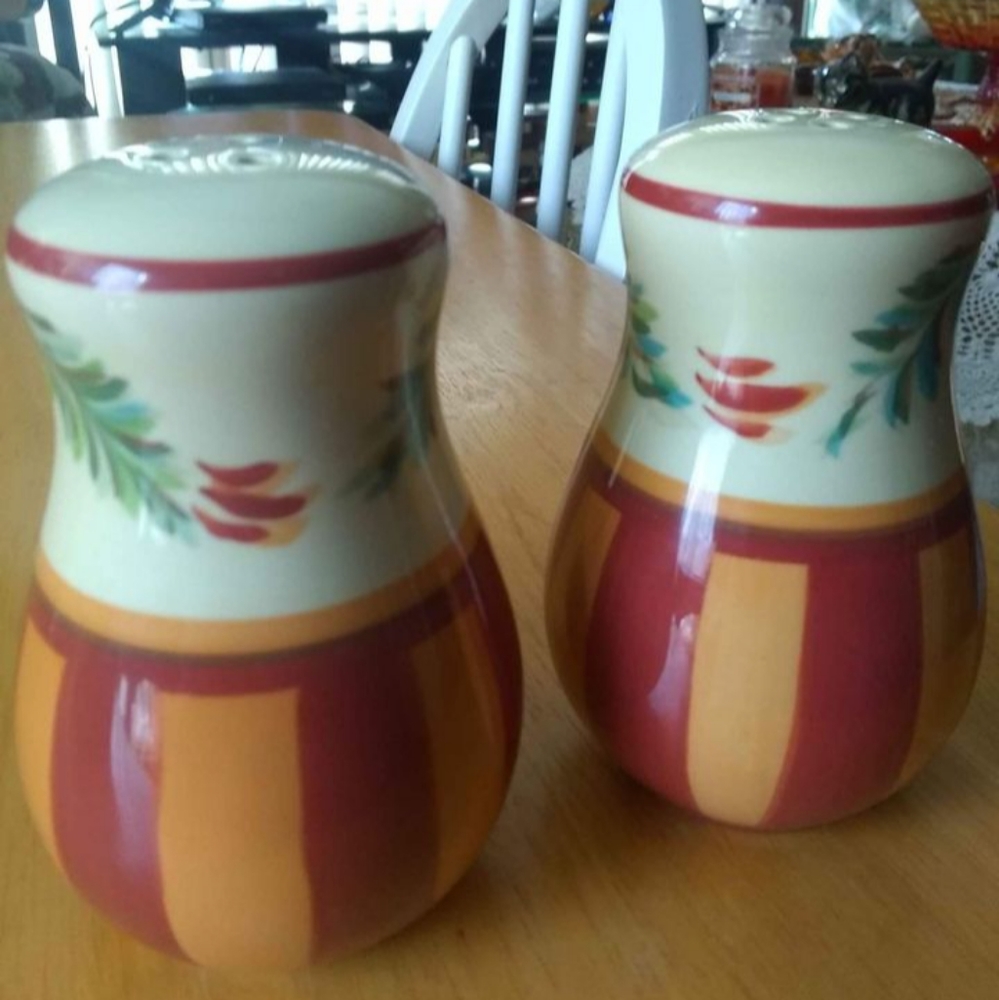 Vintage Ceramic Fall Salt & Pepper Shakers. Good Used Condition.